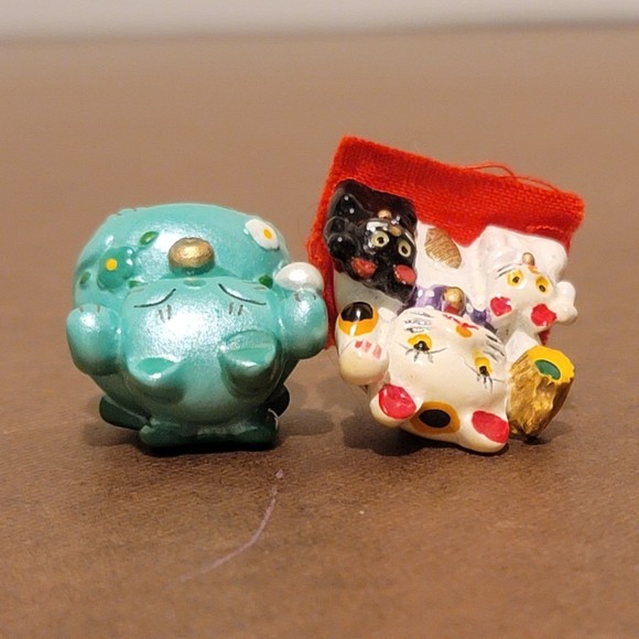 Maneki-neko Lucky Cat Mini Figures - Picture 8 of 11
